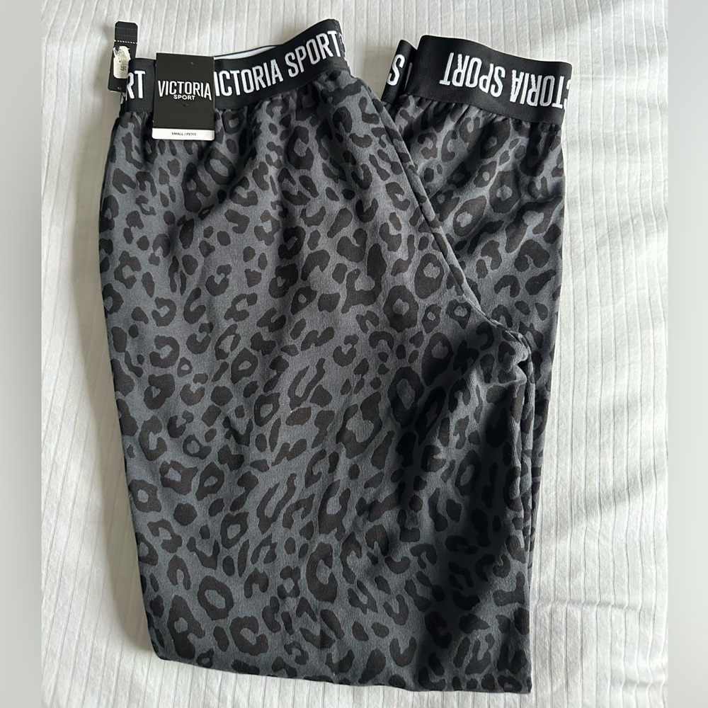 Victoria's Secret Sport Black and Gray Animal Print Jugging pants - Size S